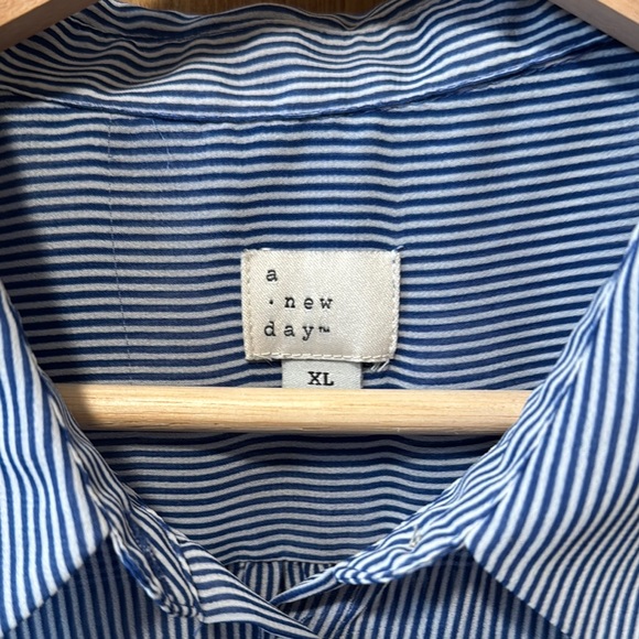 Light Blue Sleeveless Button Down Shirt with Dress Shirt Collar A new day XL - Picture 2 of 5